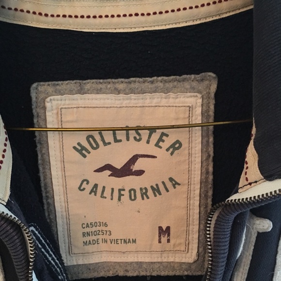 HOLLISTER DISTRESSED EARLY 2000s ZIP UP SWEATER - Picture 2 of 7